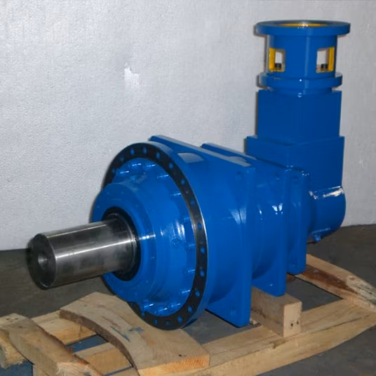 F127 Редуктор скорости с цилиндрической шестерней с параллельным валом